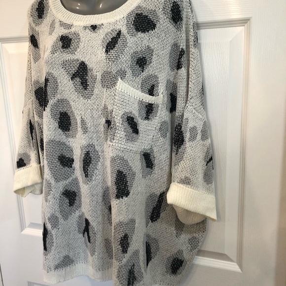 NWT Jodefil Over Sized, Animal Print, Light Weight Sweater - Picture 2 of 5